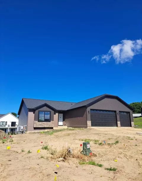 2 Marie Cir, Elysian, MN 56028
