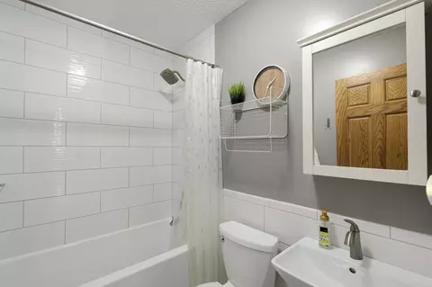 Bath - 701 W River Pkwy, Champlin, MN 55316 photo 4 of 4