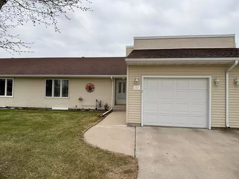 131 Belleville Ct, Thief River Falls, MN 56701