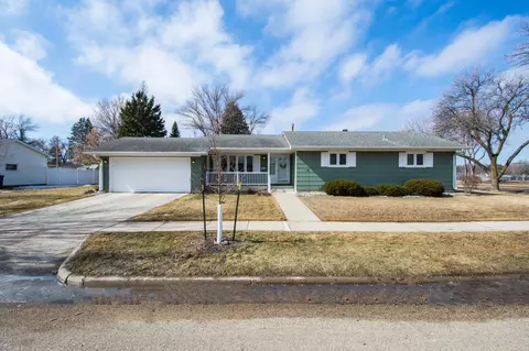 2205 14th St S, Moorhead, MN 56560