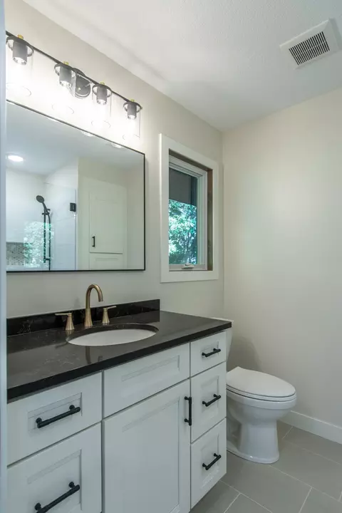 Bath - 16296 Tower Dr, Brainerd, MN 56401 photo 2 of 5