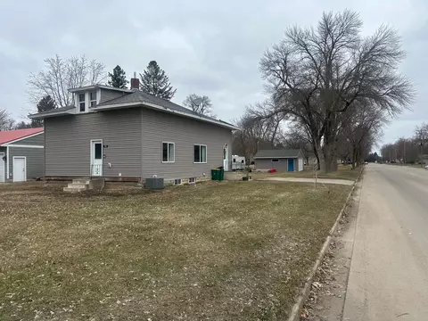 739 E 1st St, Litchfield, MN 55355