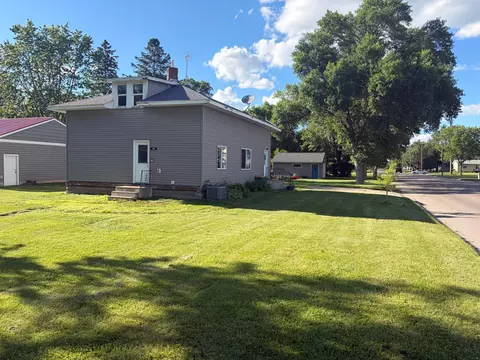 739 E 1st St, Litchfield, MN 55355