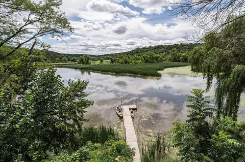 348 105th St NW, Oronoco, MN 55960