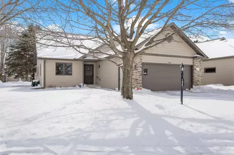 1808 Estate Ln, Northfield, MN 55057
