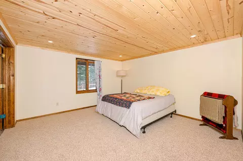 Bedroom - 7001 Olson Rd, Two Harbors, MN 55616 photo 4 of 5