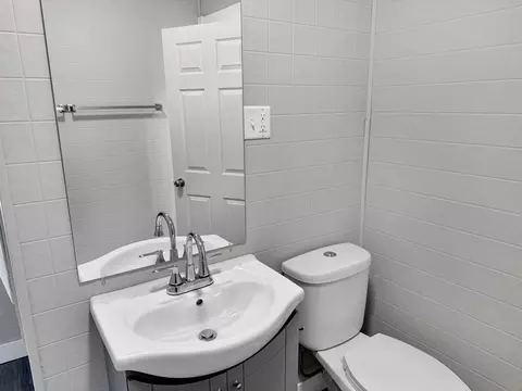 Bath - 809 11th Ave N, Fargo, ND 58102 photo 2 of 3