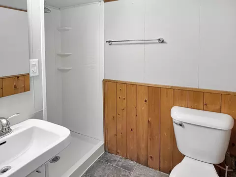 Bath - 809 11th Ave N, Fargo, ND 58102 photo 3 of 3