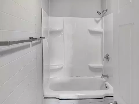 Bath - 809 11th Ave N, Fargo, ND 58102 photo 1 of 3