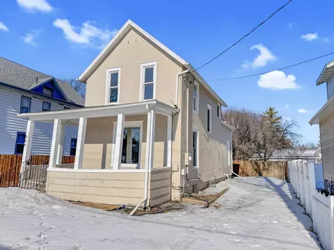 Exterior - 809 11th Ave N, Fargo, ND 58102 photo 4 of 6