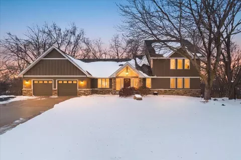 4317 Oak Ridge Ct, Vadnais Heights, MN 55127