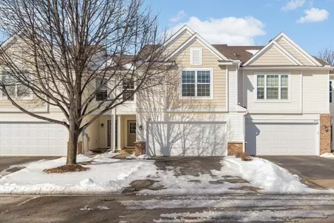 2209 St Johns Pl, Woodbury, MN 55129