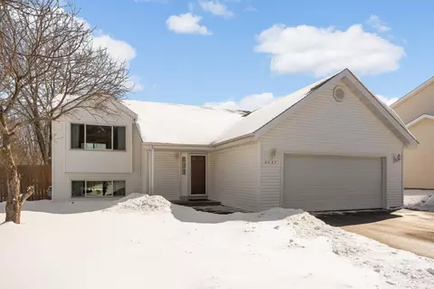 2427 Henslow Ave N, Oakdale, MN 55128