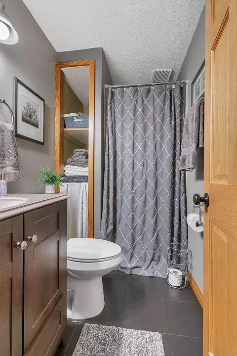 Bath - 2309 Imperial Dr, Saint Cloud, MN 56301 photo 2 of 2