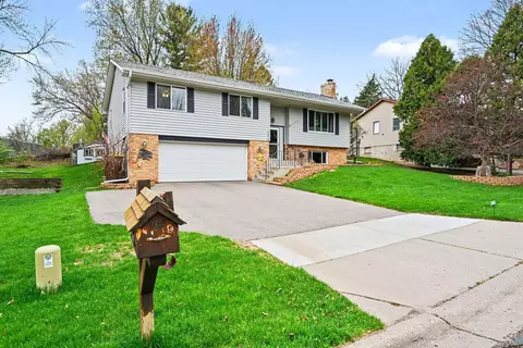 296 Logan Ave E, West Saint Paul, MN 55118