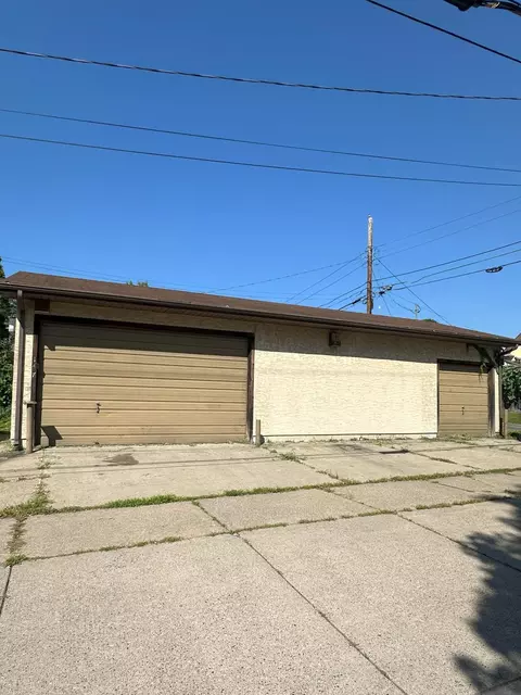 Exterior - 1237 5th St E, Saint Paul, MN 55106 photo 2 of 3