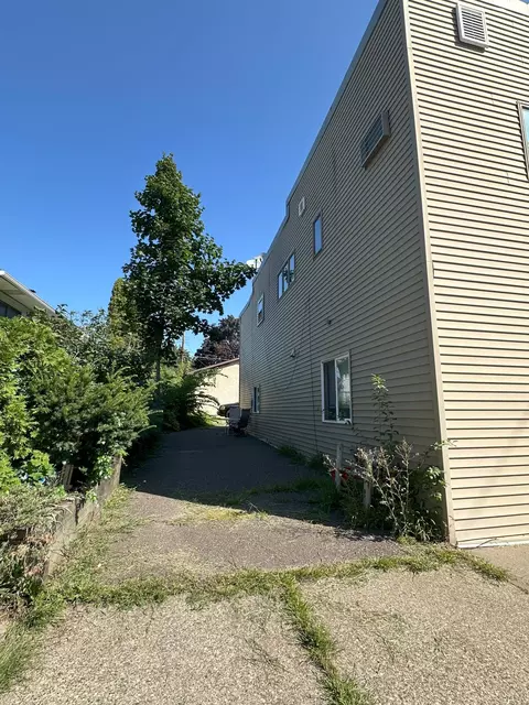Exterior - 1237 5th St E, Saint Paul, MN 55106 photo 3 of 3