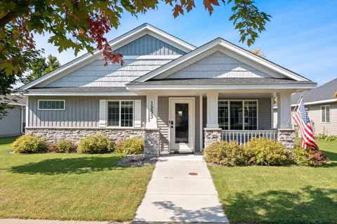 1233 Fern St S, Cambridge, MN 55008