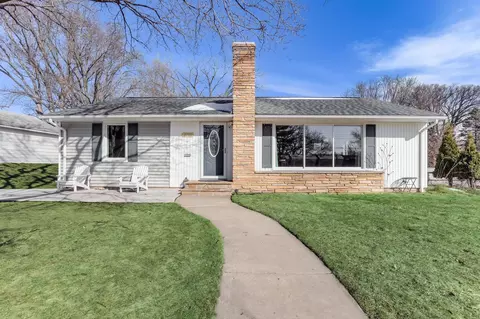 2700 France Ave N, Robbinsdale, MN 55422