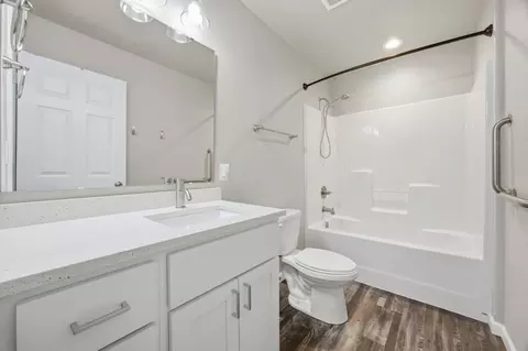 Bath - 7274 29th St S, Fargo, ND 58104 photo 2 of 3