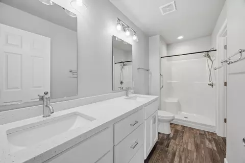 Bath - 7274 29th St S, Fargo, ND 58104 photo 1 of 3