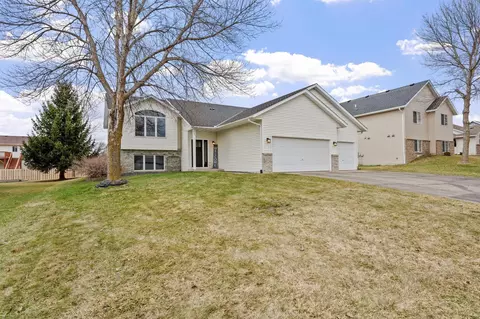 2218 Chase Dr, Faribault, MN 55021