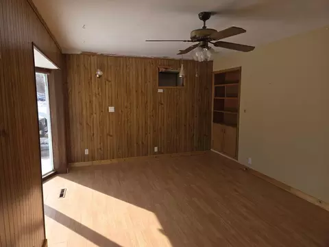 Living - 918 Plainview Ln, Albert Lea, MN 56007 photo 1 of 2
