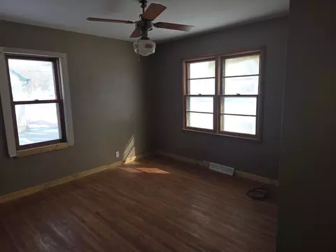 Bedroom - 918 Plainview Ln, Albert Lea, MN 56007 photo 2 of 2