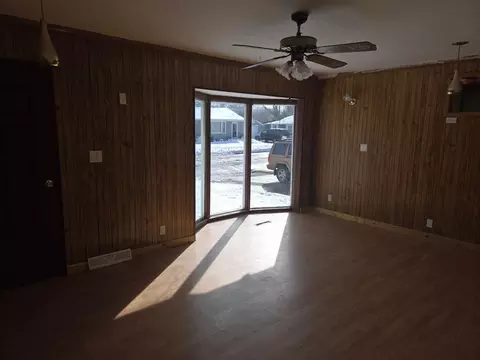 Living - 918 Plainview Ln, Albert Lea, MN 56007 photo 2 of 2