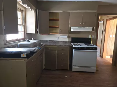 Kitchen - 918 Plainview Ln, Albert Lea, MN 56007 photo 2 of 2