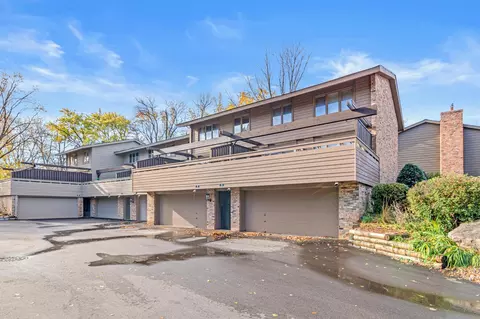 25 Birnamwood Dr, Burnsville, MN 55337