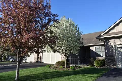 10726 Lyndale Bluffs Trl, Bloomington, MN 55420