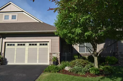 10726 Lyndale Bluffs Trl, Bloomington, MN 55420