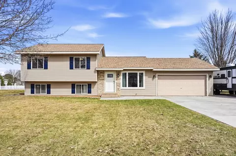 519 Sycamore Dr, New Richmond, WI 54017