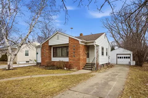 312 16th St S, Moorhead, MN 56560