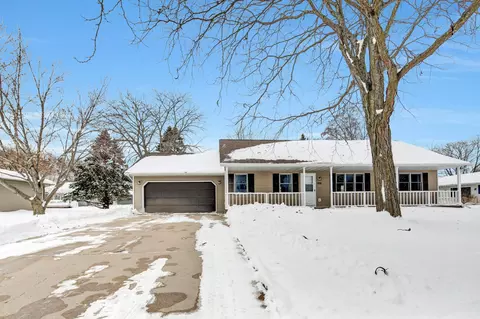 908 Apple Ln, Lake City, MN 55041
