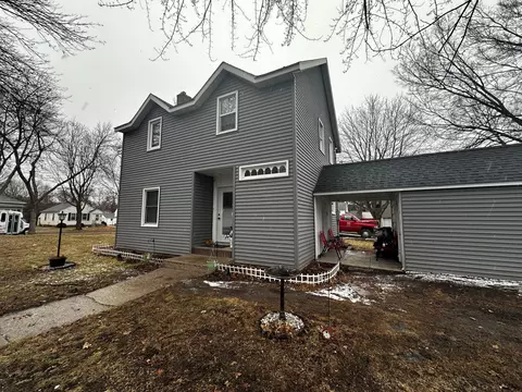Exterior - 806 E Lincoln Ave, Montevideo, MN 56265 photo 2 of 2