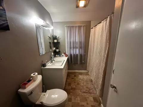 Bath - 806 E Lincoln Ave, Montevideo, MN 56265 photo 1 of 1
