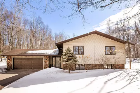 4870 Woodridge Dr, Hermantown, MN 55811