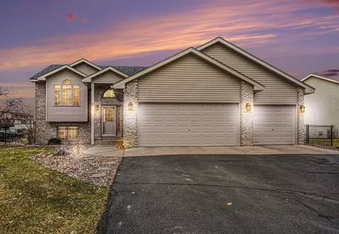 11773 N Meadow Curv, Lindstrom, MN 55045