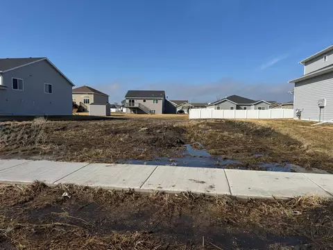 3527 18th St S, Moorhead, MN 56560