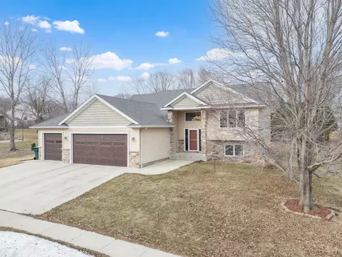 2359 Scenic Point Dr SW, Rochester, MN 55902