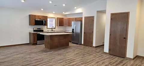 Kitchen - 610 E 4th St, Albert Lea, MN 56007 photo 4 of 9