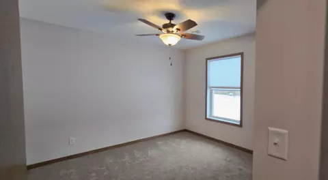 Bedroom - 610 E 4th St, Albert Lea, MN 56007 photo 5 of 6