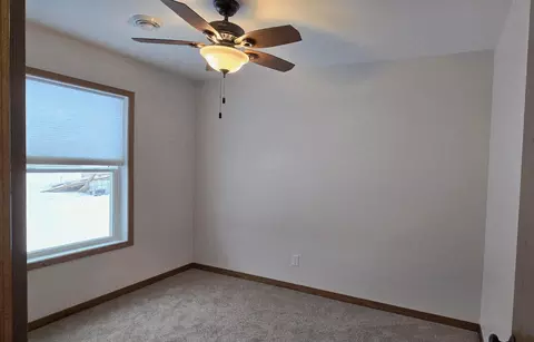 Bedroom - 610 E 4th St, Albert Lea, MN 56007 photo 3 of 6