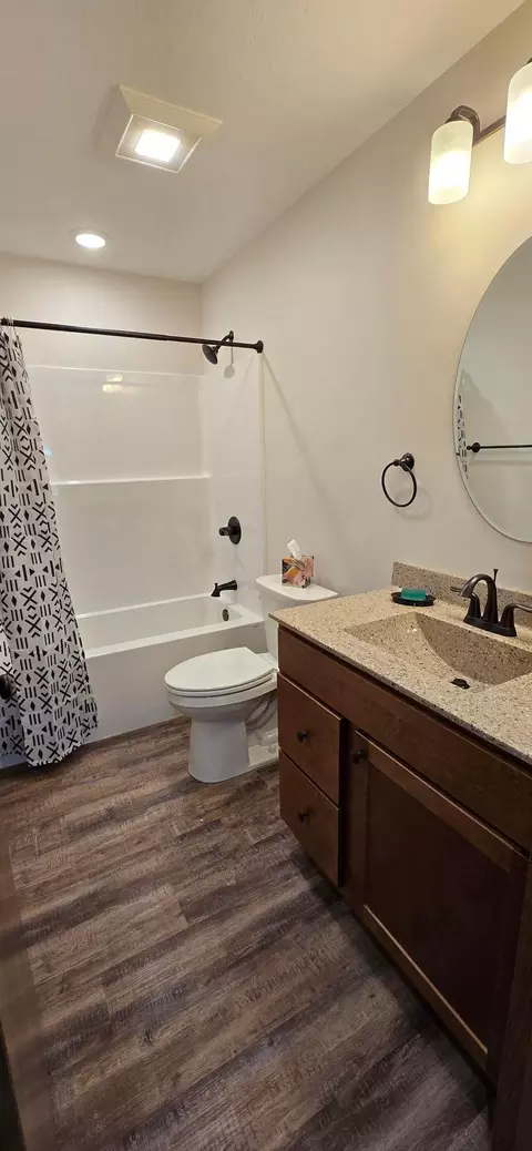 Bath - 610 E 4th St, Albert Lea, MN 56007 photo 1 of 3