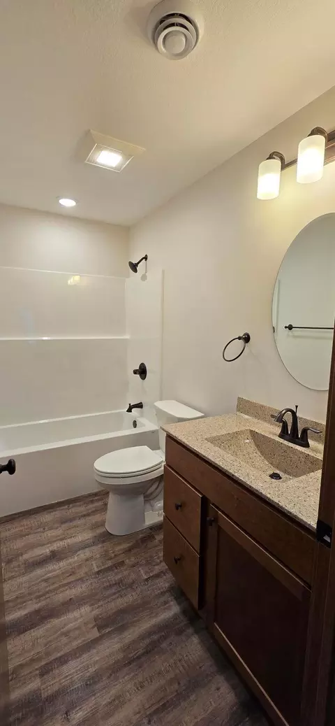 Bath - 610 E 4th St, Albert Lea, MN 56007 photo 3 of 3