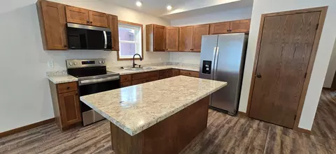 Kitchen - 610 E 4th St, Albert Lea, MN 56007 photo 5 of 9