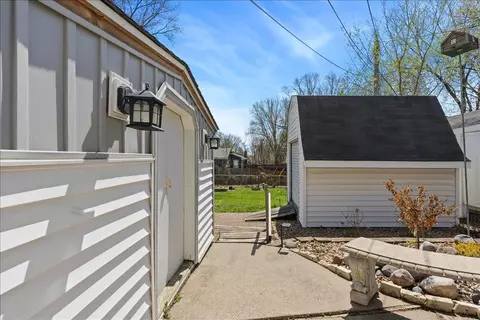 Exterior - 221 E 94th St, Bloomington, MN 55420 photo 4 of 5