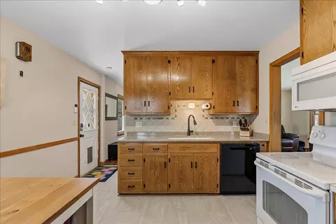 Kitchen - 221 E 94th St, Bloomington, MN 55420 photo 4 of 5